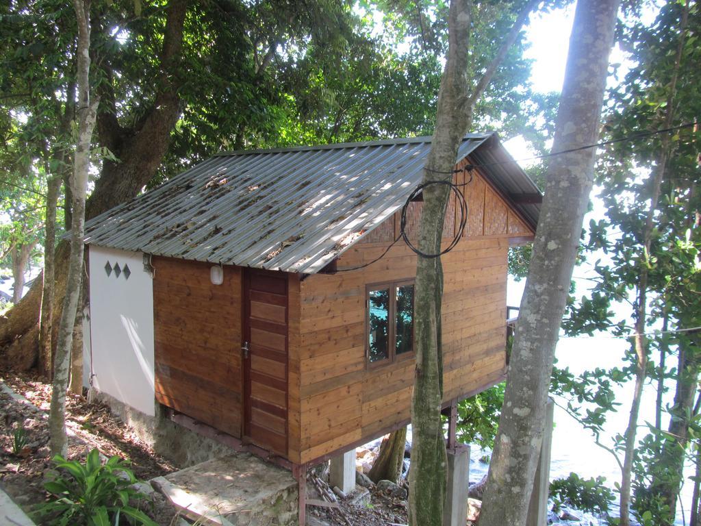 Treetop Guesthouse And Bungalows Sabang  Exterior photo